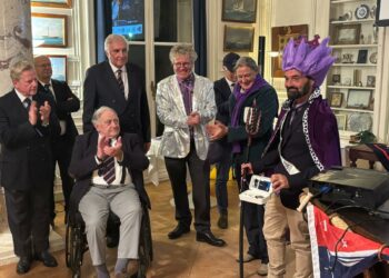 Samedi 6 d&Atilde;&copy;cembre 2025. La mise &Atilde;&nbsp; l&acirc;&euro;&trade;honneur de Viola du Y.C.M. a marqu&Atilde;&copy; la traditionnelle Soir&Atilde;&copy;e du Yachting Classique organis&Atilde;&copy;e au Yacht Club de France, un rendez-vous o&Atilde;&sup1; armateurs, &Atilde;&copy;quipages et passionn&Atilde;&copy;s se retrouvent pour c&Atilde;&copy;l&Atilde;&copy;brer le patrimoine maritime. Moment fort de la soir&Atilde;&copy;e, la remise du Neptune de la Voile Classique 2025, troph&Atilde;&copy;e consacrant l&acirc;&euro;&trade;excellence dans la pr&Atilde;&copy;servation, la restauration et la performance des voiliers d&acirc;&euro;&trade;&Atilde;&copy;poque, a consacr&Atilde;&copy; Viola, superbe cotre aurique de 1908 appartenant &Atilde;&nbsp; Kostia Belkin, membre du Yacht Club de Monaco.