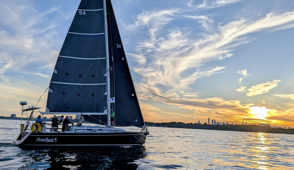 J/120 sailing Susan Hood Trophy Race on Lake Ontario